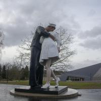 Statue d'amoureux musée de Bastogne