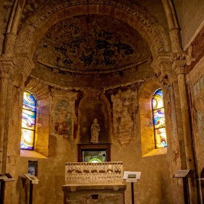 Eglise du Prieuré (XI éme siècles) Mont St Martin -- intérieur A1